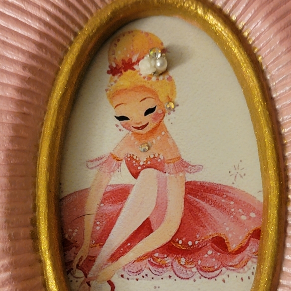 Upcycled 3d framed art with ballerina - Picture 7 of 11